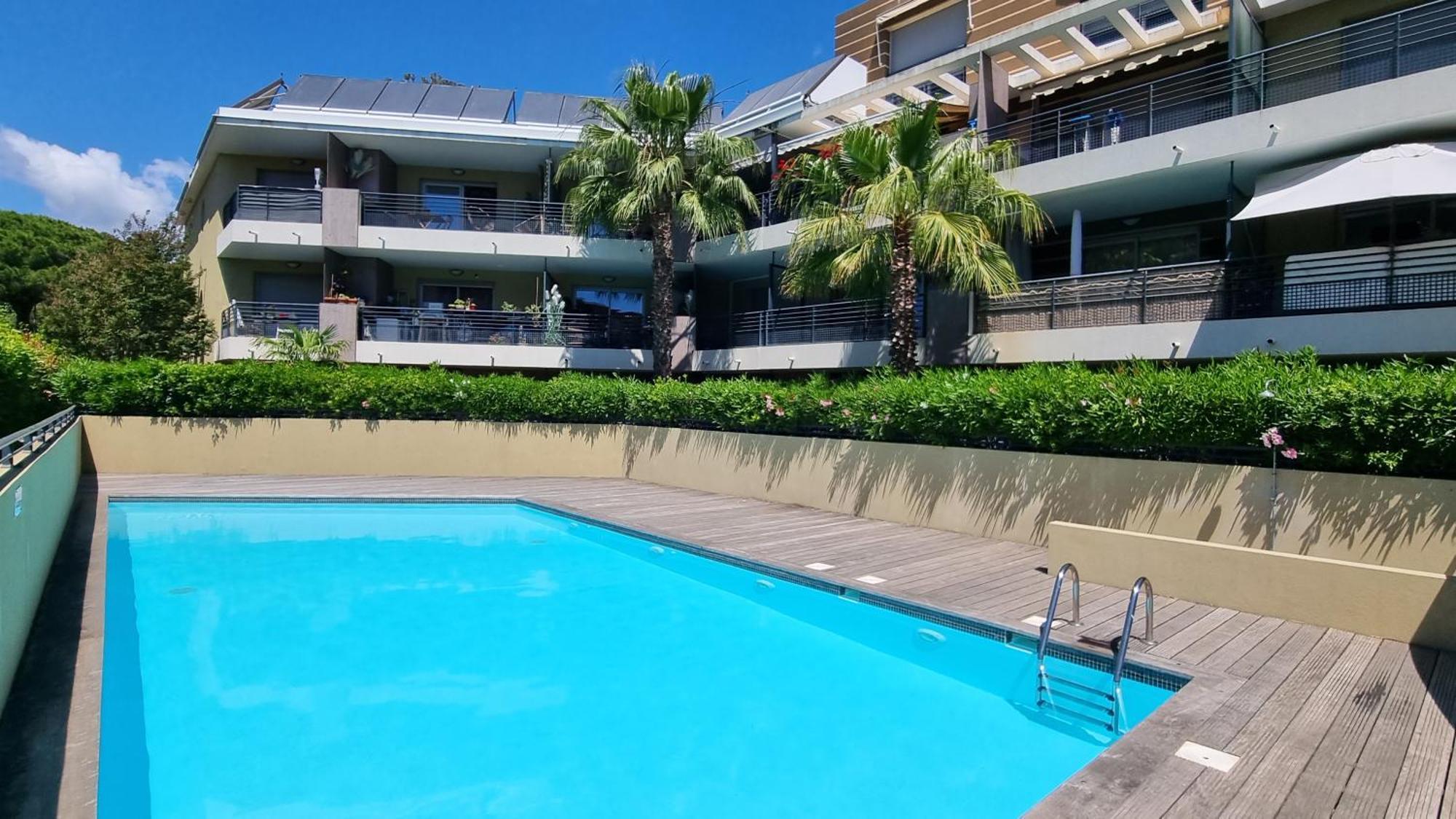 Le Familial, Piscine Et Garage Apartment Villeneuve-Loubet